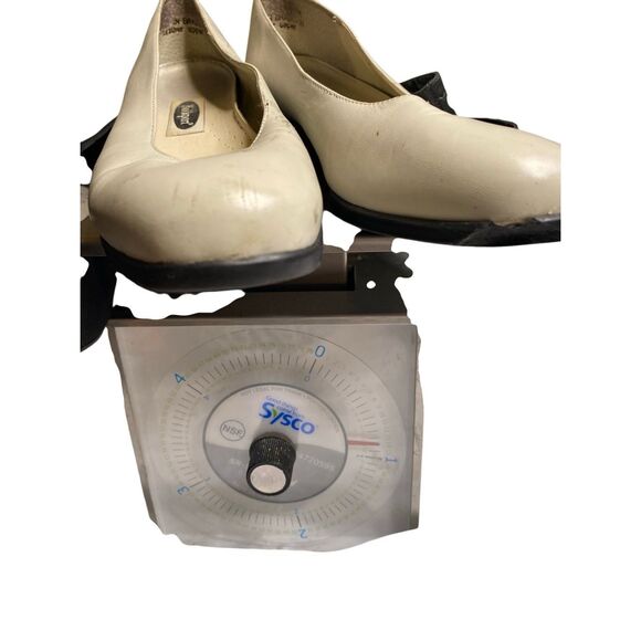 Flawed Rockport Beige Square Toe Low Heel Shoes Womens 8M Dry Rot Art Project - Picture 12 of 12